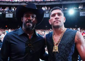 Jon Jones révèle la véritable cause de la défaite d&rsquo;Alex Pereira face à Ciryl Gane